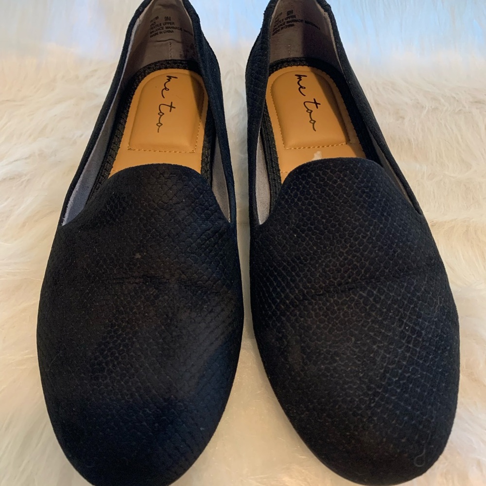Black flat shoe, size 9M